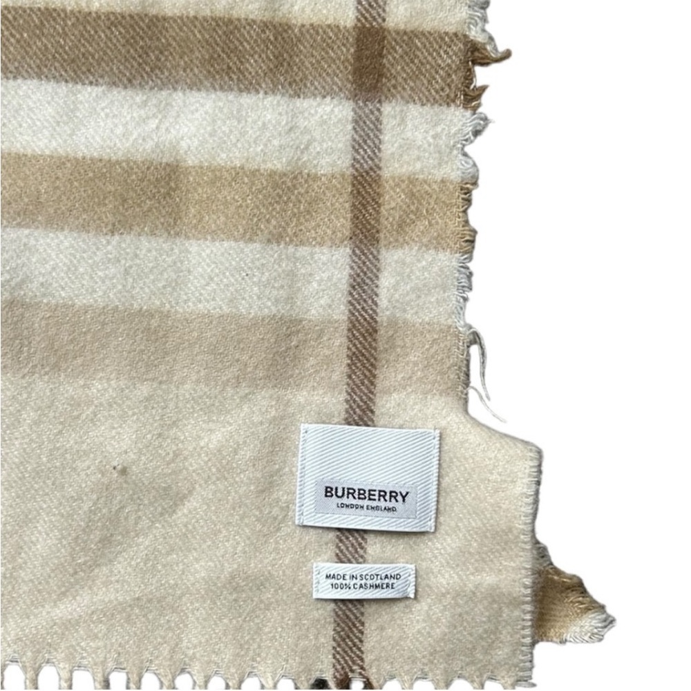 NWT Burberry TARTAN GIANT CASHMERE SCARF IN BEIGE,WHITE ( DEFECT) - Picture 4 of 9